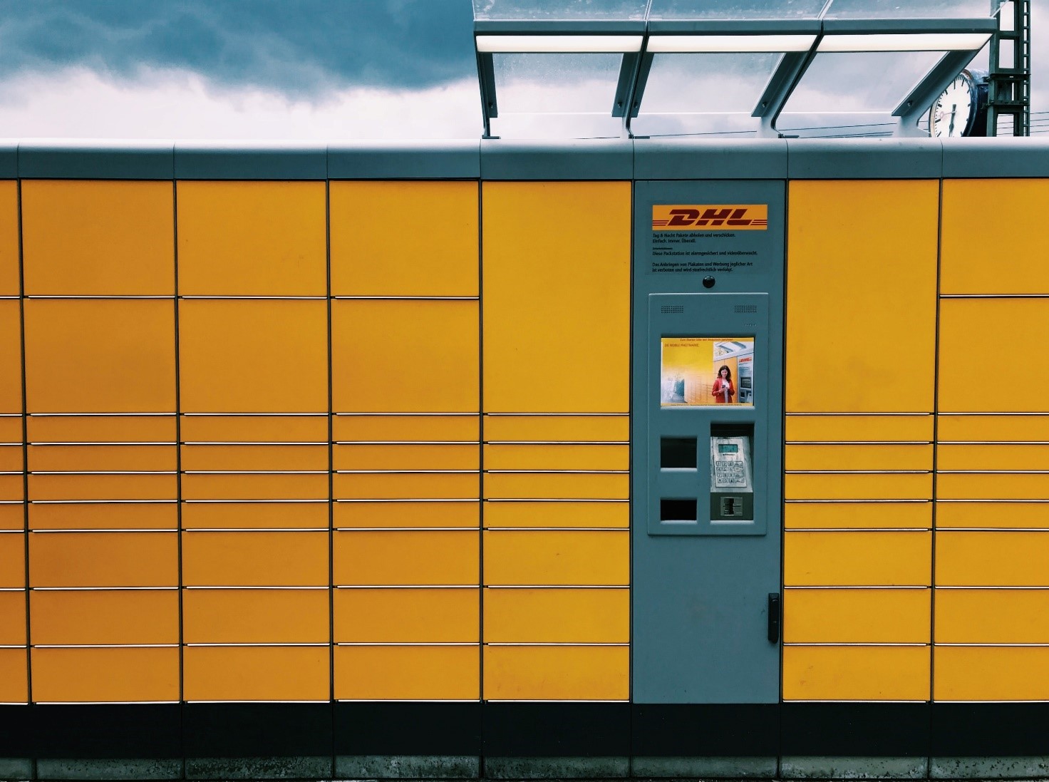 locker per ritiro pacchi di dhl